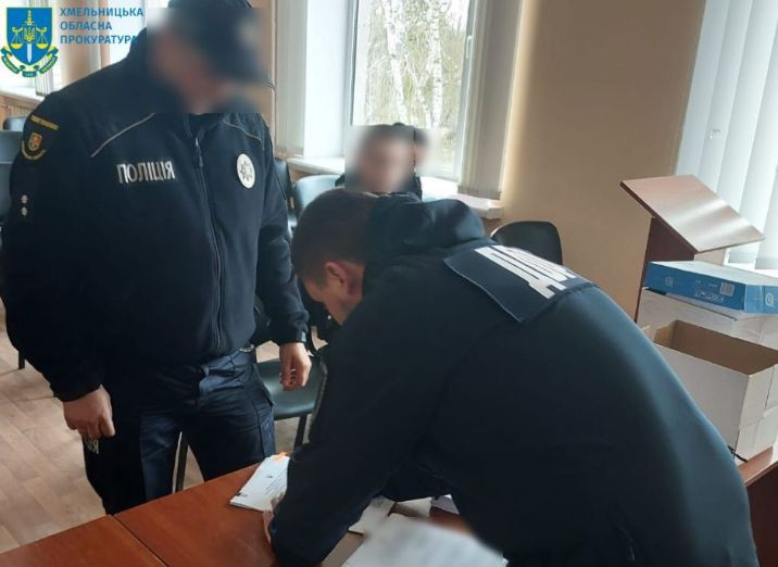 В Хмельницкой области 6 полицейских около двух часов издевались над задержанным