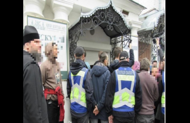 Хуліганство на території Лаври: чотирьом особам повідомили про підозру