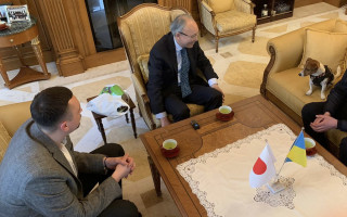 Пес Патрон відвідав посольство Японії в Україні, фото та відео