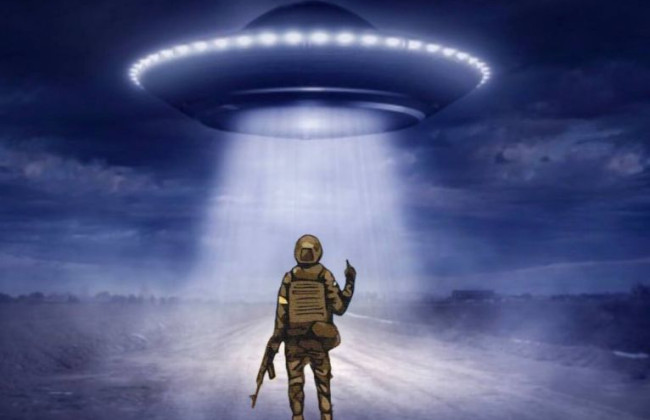 Яскравий спалах у небі над Києвом: соцмережі вибухнули мемами про НЛО, фото