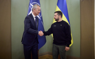 Зеленский призвал Столтенберга содействовать предоставлению Украине дальнобойного оружия