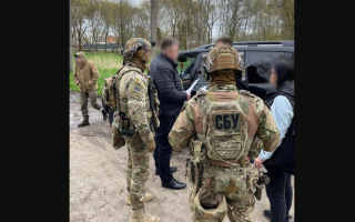 Вимагав ₴860 000 від підприємця за отримання земельної ділянки: на Рівненщині викрито керівника комунального підприємства