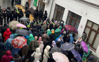 Ситуація у Лаврі: багато поліції, на територію заповідника пропускають лише за паспортами