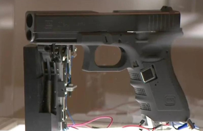 В США поступил в продажу «умный» пистолет с функцией распознавания лица