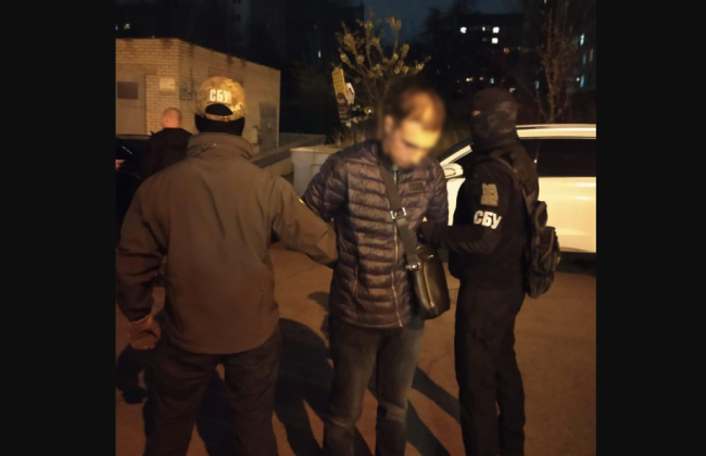 Збирав дані про HIMARS і мапи «мінних полів»: у Києві затримали адвоката, фото і відео