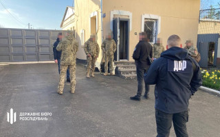 На Рівненщині викрили схему з бойовими доплатами військовим, які перебувають в тилу