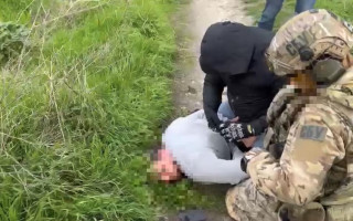 Требовали 1 млн гривен, угрожали убийством и заставляли копать себе могилу: в Киеве задержаны преступники