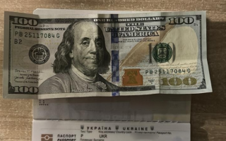 Чоловік, який прямував за кордон, спершу намагався обдурити прикордонників Чопського загону, а згодом і відкупитися хабарем