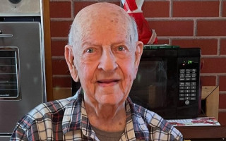 Ездит за рулем и сам себя обслуживает: 109-летний американец Винсент Дрансфилд назвал главные секреты долголетия