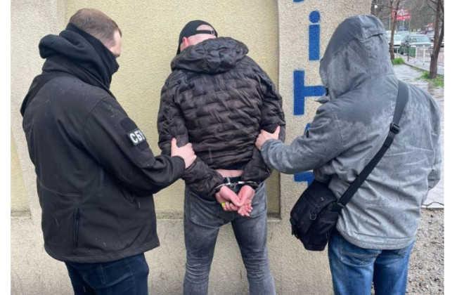 Угрожал «отправить в горячую точку»: в Одессе задержали мужчину, который притворился военным и требовал деньги у матери призывника