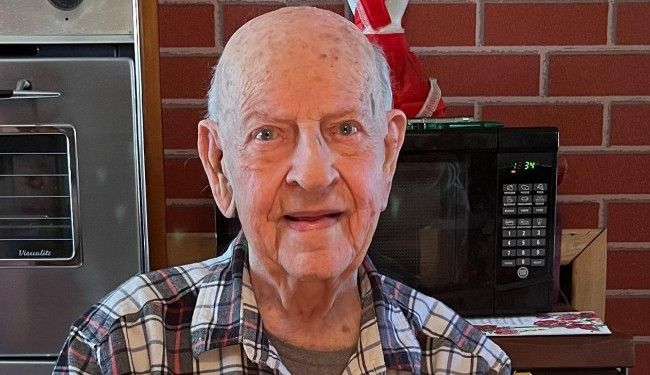 Їздить за кермом та сам себе обслуговує: 109-річний американець Вінсент Дрансфілд назвав головні секрети довголіття