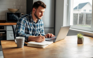 Надомная и дистанционная работа: права, обязанности и разница