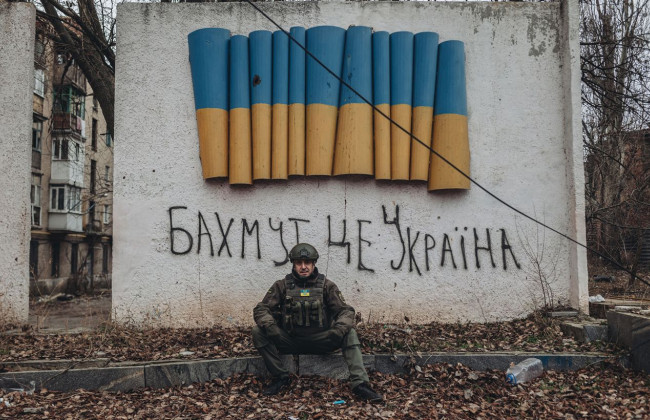 Україна не може відмовитися від утримання Бахмута, бо це розширить фронт, — Зеленський