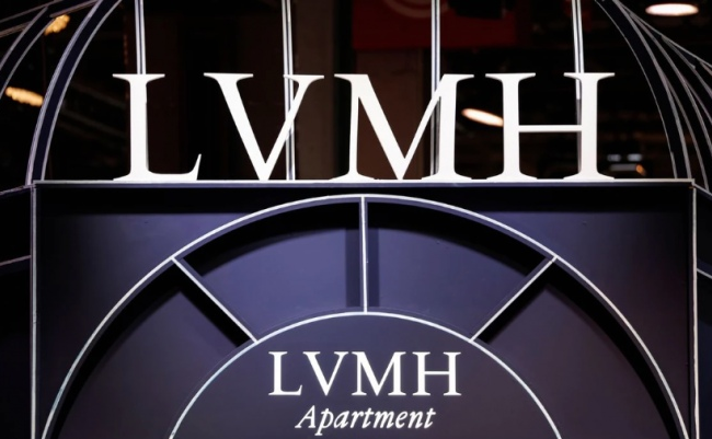Louis Vuitton Moet Hennessy стала первой компанией в Европе, чья рыночная стоимость превысила $500 млрд.