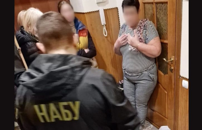 Вимагала хабарі за розблокування податкових накладних: повідомили про підозру податківиці з Львівщини