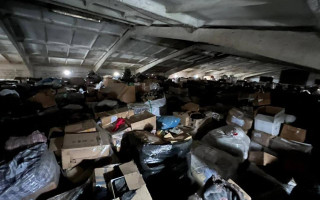 Во Львовской области обнаружили большой склад с гумдопомощью неизвестного происхождения, — БЭБ, фото