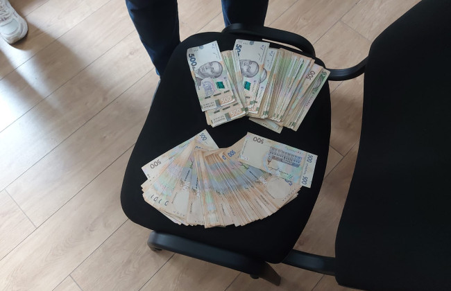 На Київщині директор товариства намагався «купити» перемогу у тендері з ремонту доріг