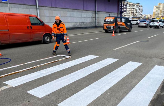 «Київавтодор» прозвітував про поновлення дорожньої розмітки на низці вулиць столиці