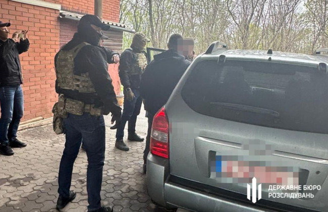 Військовослужбовець намагався продати автомобіль, який волонтери привезли для ЗСУ: фото