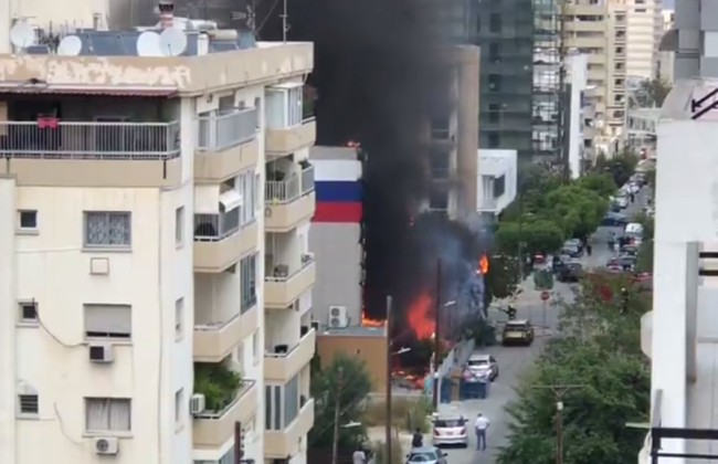 В столице Кипра горит здание российского центра науки и культуры: видео