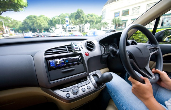 Депутаты предлагают разрешить участие в дорожном движении авто с правым расположением руля