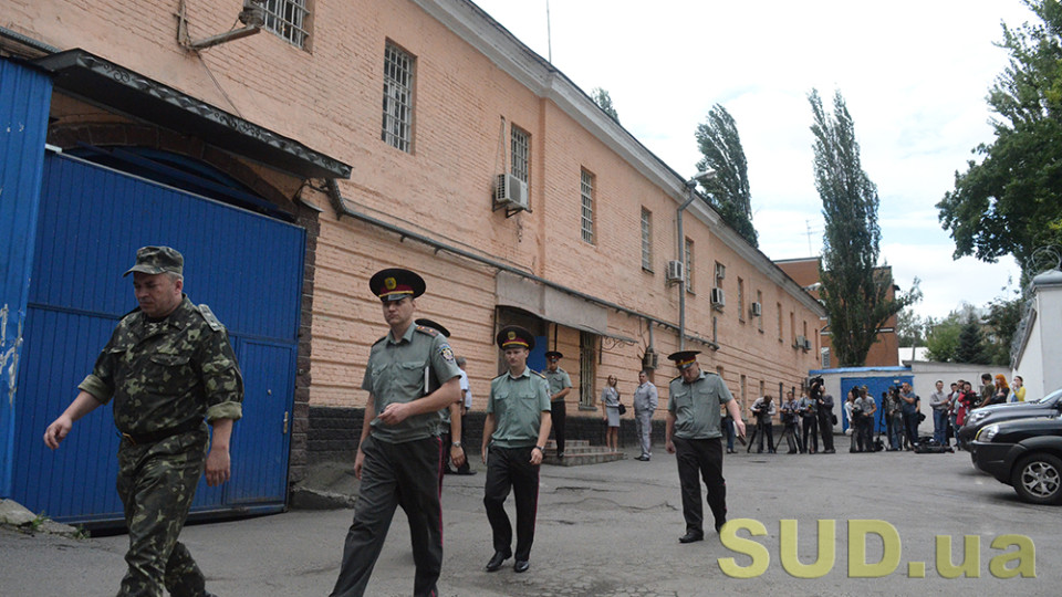 В якому випадку в’язнів та осіб, що утримуються під вартою, зможуть перевести до лікарні: Кабмін затвердив Порядок примусового годування