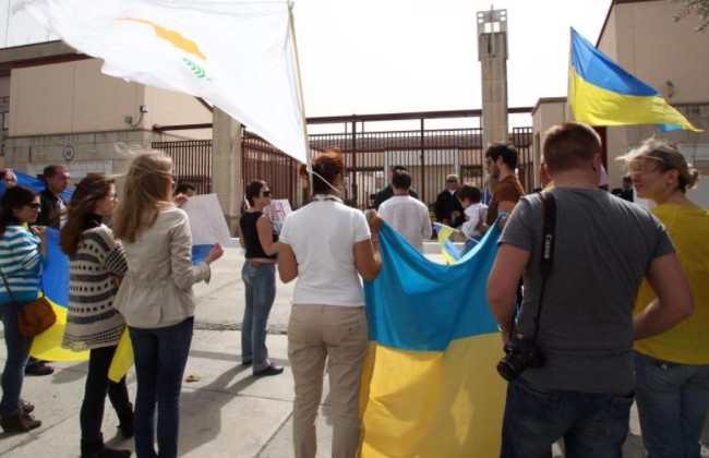 Ищите работу или просите субсидию: Кипр выселит из отелей тысячи украинских беженцев