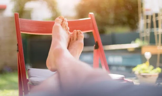 В Германии компания задерживала арендную плату из-за того, что арендодатель загорал голышом на территории арендованного здания