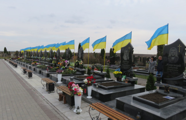 Раді пропонують узаконити розміщення Національного військового меморіального кладовища в місті Києві