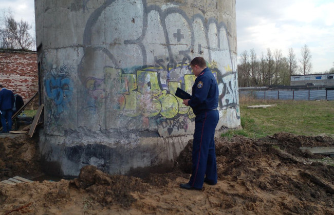 Под Санкт-Петербургом в рф произошел взрыв: образовалась 6-метровая воронка