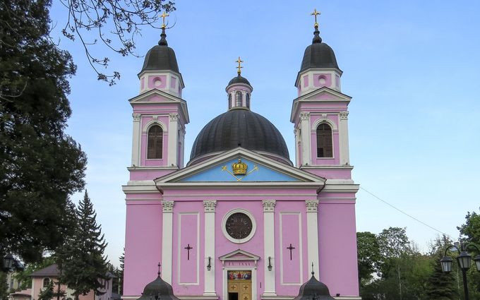 У Чернівцях УПЦ МП позбавили права користуватися земельними ділянками