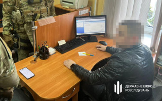 Обеспечил призывника справкой о болезни сердца: в Кременчуге разоблачили налоговика