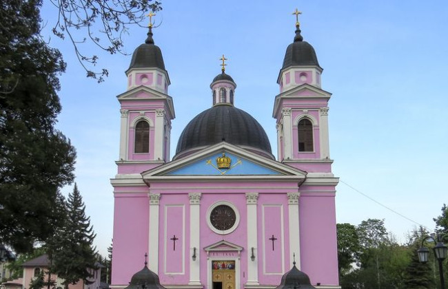 У Чернівцях УПЦ МП позбавили права користуватися земельними ділянками