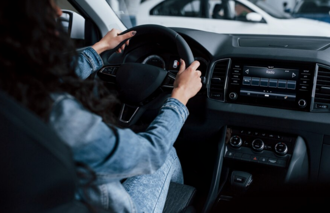 Керувала авто без посвідчення водія: на Хмельниччині суд притягнув до відповідальності неповнолітню дівчину за двома статтями КУпАП
