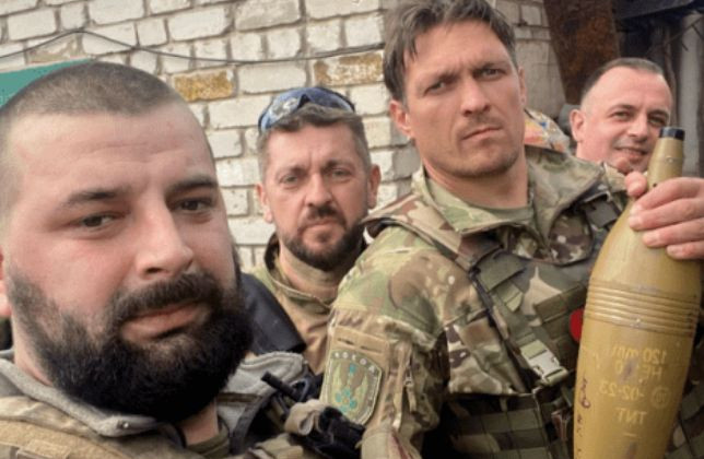Стріляв з міномету та потрапив під обстріл: боксер Олександр Усик побував на передовій, відео