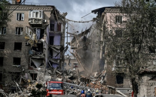 Опинилися під завалами будівлі: як діяти