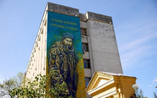 В Киеве появился мурал в честь казненного за слова «Слава Украине» военного Мациевского, фото
