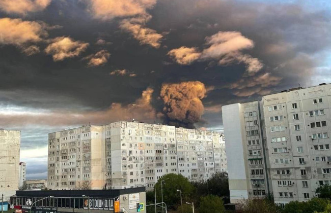 У Севастополі горить нафтобаза: фото і відео