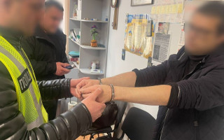 Корупційна схема на видачі дозвільної документації: викрили керівництво одного з департаментів Хмельницької ОВА