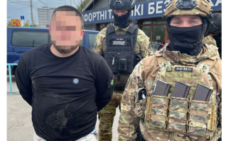 В Киеве правоохранители задержали «торговца» боевыми гранатами, фото