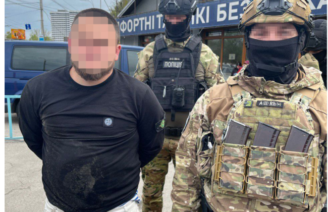 В Киеве правоохранители задержали «торговца» боевыми гранатами, фото