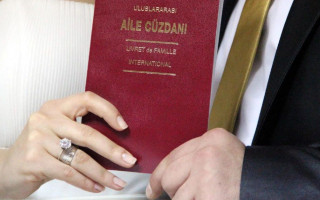 У Туреччині жінки зможуть після заміжжя залишати дівоче прізвище: рішення Конституційного суду