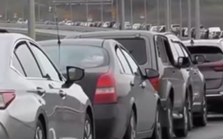 Після вибуху у Севастополі на Кримському мосту утворився великий затор, відео