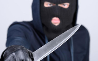 Дивне пограбування: «ввічливі грабіжники» дві години слухали джаз з 73-річною жертвою