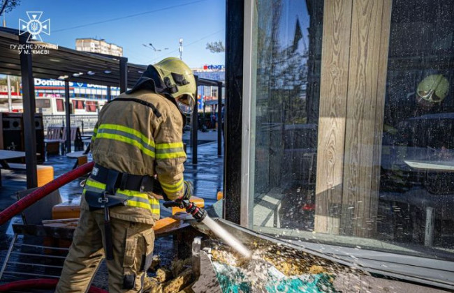В Киеве вспыхнуло заведение общественного питания