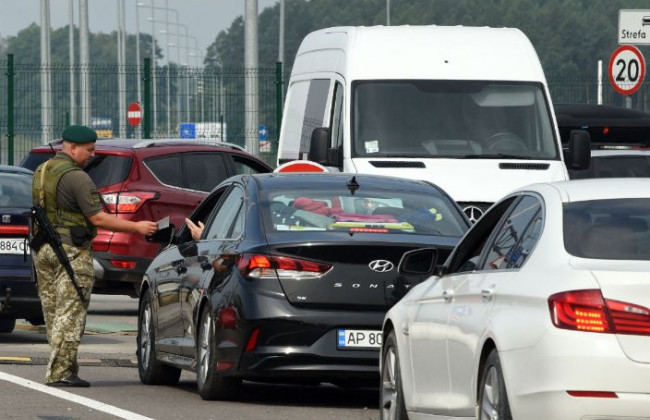 Україна запускає «єЧергу», але одразу скористатися додатком зможуть не всі