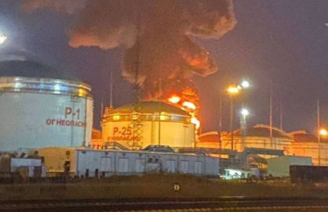 В порту Тамани прогремел мощный взрыв на нефтебазе: фото и видео пожара