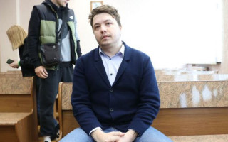 В Беларуси экс-редактора Nexta Романа Протасевича приговорили к 8 годам колонии