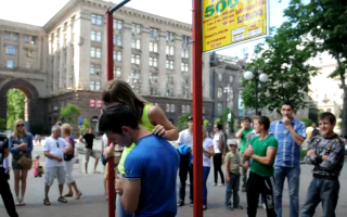 С Крещатика в Киеве могут убрать незаконные аттракционы-турники – петиция