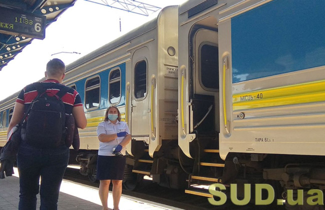 Російські окупанти влучили по пасажирському потягу у Херсоні: є постраждалий